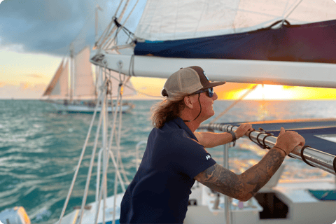 Croisière au coucher du soleil + recherche de dauphins