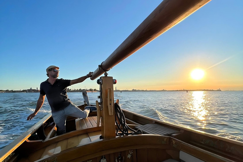 Venice: 1.5h Sunset Lagoon Cruise on Traditional Wooden Boat Private 1.5h Sunset Lagoon Cruise on Traditional Wooden Boat