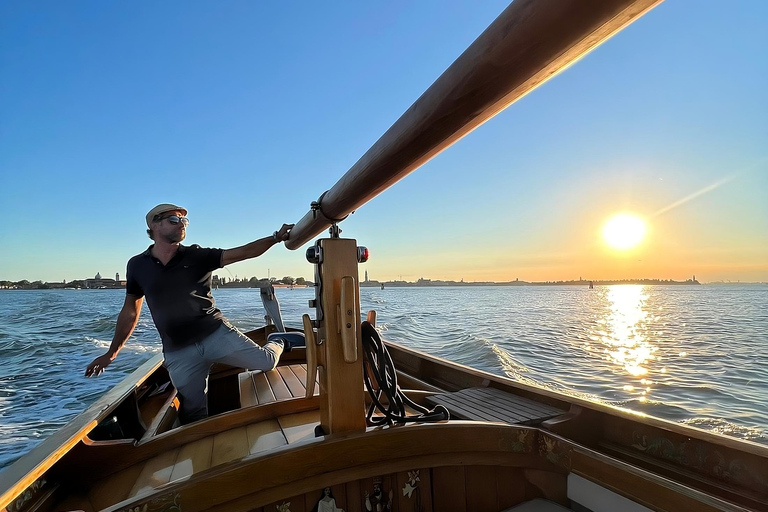 Venice: 1.5h Sunset Lagoon Cruise on Traditional Wooden Boat