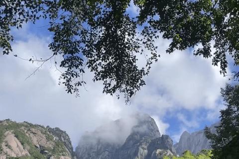 5-Day Mysterious Huangshan, Qiandaohu & Huangling Tour English Tour Guide