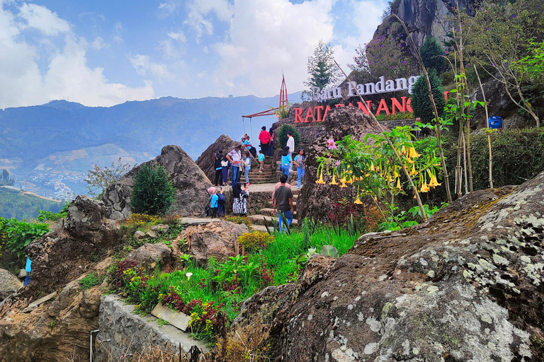 从日惹出发的日出西库尼尔山和迪恩高原之旅从日惹到日出 Sikunir 和 Dieng 高原之旅