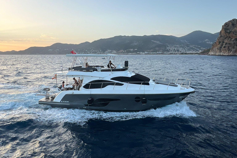 Gazipaşa: excursão de barco de 1 dia com almoço e paragens para nadar