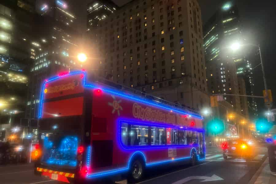 Toronto: Nächtliche Sightseeingtour in einem Doppeldeckerbus. Foto: GetYourGuide Toronto: Nächtliche Sightseeingtour in einem Doppeldeckerbus. Foto: GetYourGuide