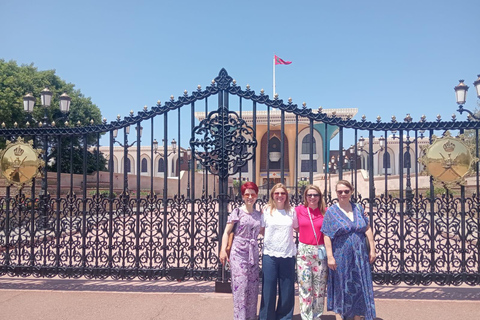 Muscat: 5 Hours City and Fanja Heritage Tour with Guide