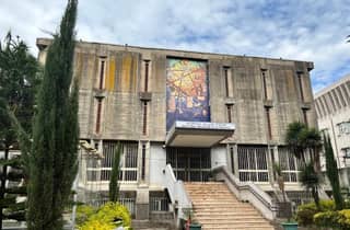 Zwischenlandungs-Tour in Addis: Felsenkirche, Museum & äthiopisches Mittagessen