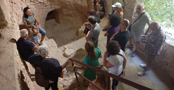 Raiano: Guided Walking Tour with Olive Oil & Gelato Tasting