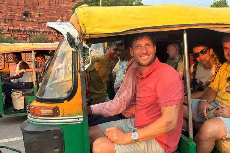 Agra : Visite du vieux bazar de Kinari. A pied et en Tuk Tuk Auto.