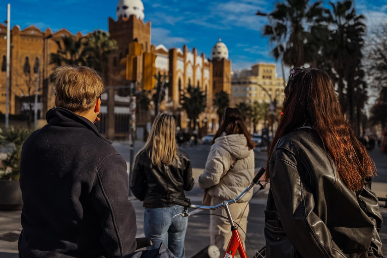 Barcelone : visite à vélo ou en vélo électrique, sites incontournables et anecdotes localesVisite privée