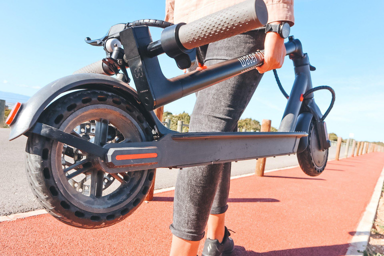 Ferragudo: scooter elettrici per un&#039;avventura nel villaggio del divertimentoFerragudo Village: Noleggio scooter elettrici