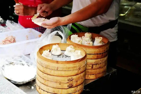 Shanghai: Tour gastronomico per 6 ore di sosta a Pudong WaterTown