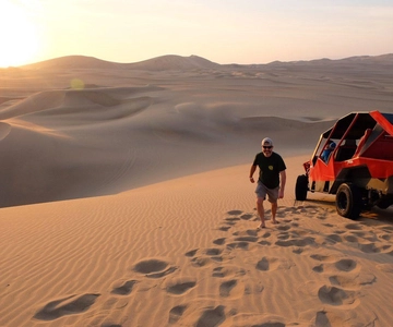 Huacachina: Sandboarding and 4x4 Desert Adventure