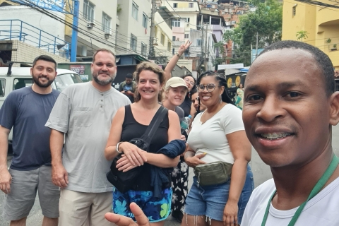 Favela tour Santa Marta com guia local e almoço. (FEIJOADA) Favela Santa Marta com Almoço. Saboreie a gastronomia local