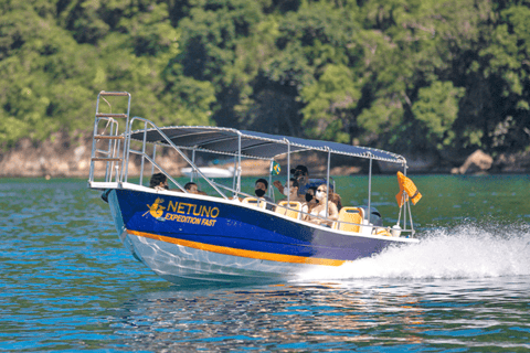 Îles Paraty : Bateau rapide avec plongée en apnéeTour en bateau en groupe sur la mer de Paraty