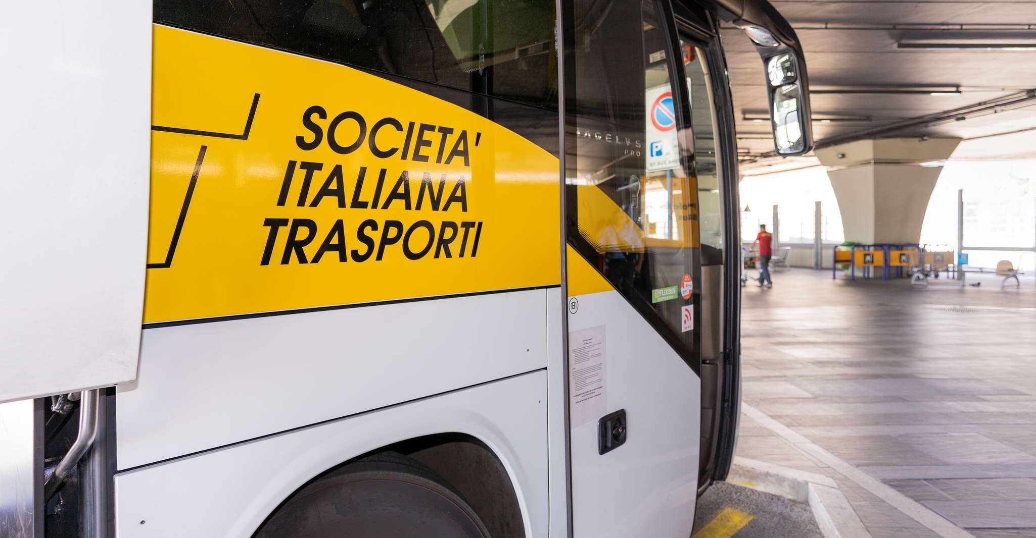 Rome, Shuttle Bus Transfer to or from Fiumicino Airport - Hizvo