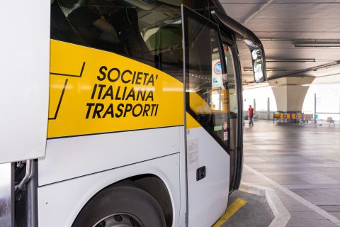 Rome: Transfer met pendelbus van of naar Fiumicino Luchthaven