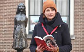 Amsterdam: Anne Frank Guided Walking Tour with House Entry