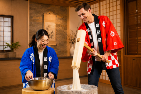 Tokyo: Traditional Mochi Pounding Experience in Shibuya