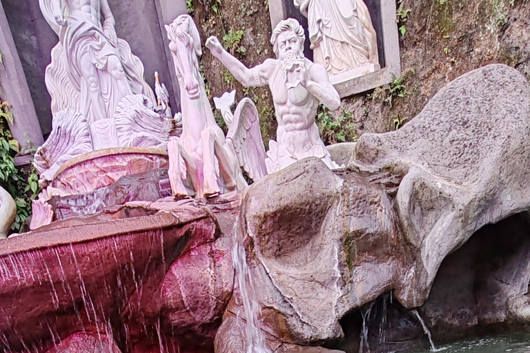 San José: Walk inside themed caves and dine at a viewpoint