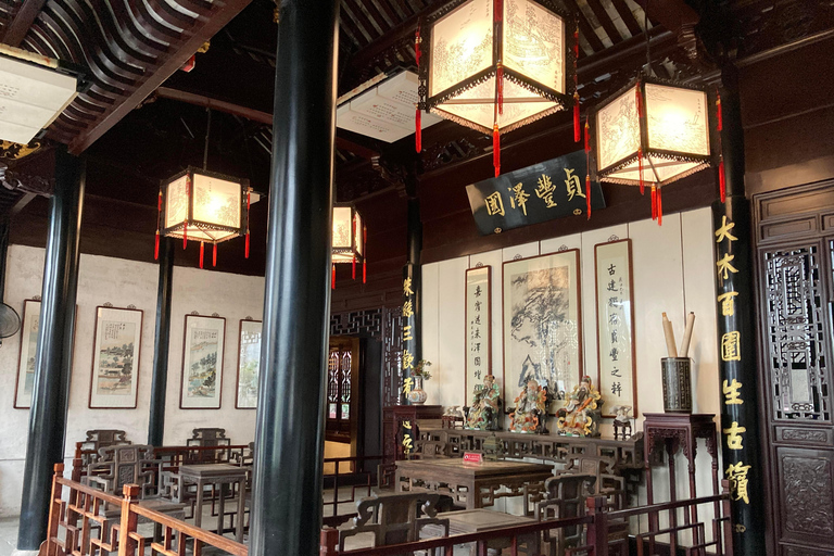 Shanghai: Zhouzhuang & Luzhi Water Town Tour with Boat Ride