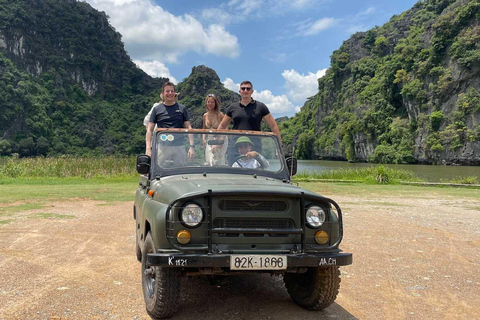 Da Nang: Son Tra Peninsula Sunrise or Sunset Jeep Tour