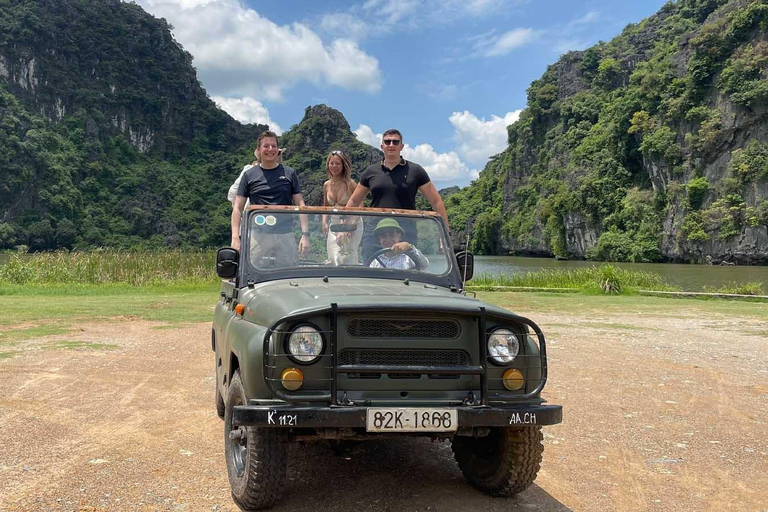 Da Nang: Son Tra Peninsula Sunrise or Sunset Jeep Tour