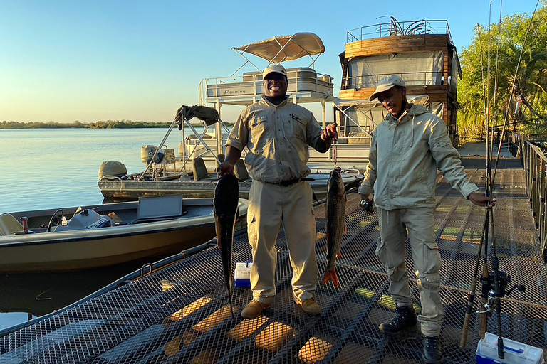 Cataratas Victoria: safari de pesca del tigre en el río Chobe con almuerzoCataratas Victoria: safari de pesca del tigre en el río Chobe con almuerzo incluido