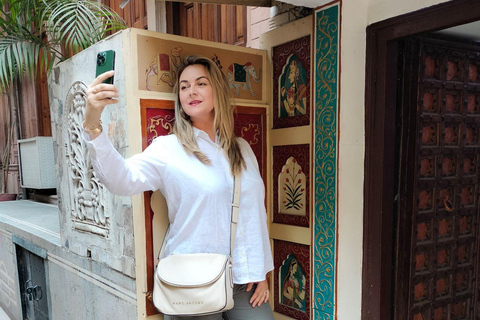 Old Delhi Jewelry & Embellishment Walk (Half-Day, Women-Led)