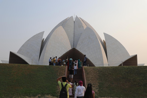 8-Day Golden Triangle Tour With Ranthambore & Jhalana Safari Tour With 3-Star Hotel Recommendation