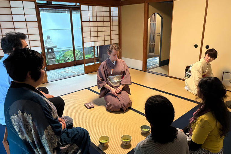 Kyoto: Casual Tea Ceremony in 100 year old Kyoto house Nederlands: Casual Tea Ceremony in 100 year old Kyoto house
