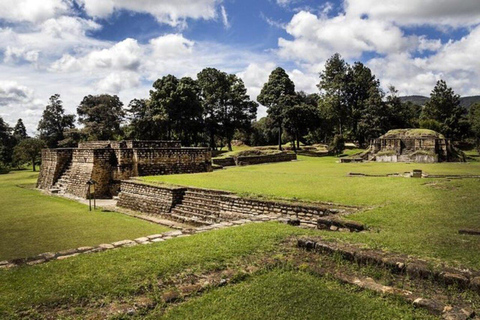 Iximché: Sitio Arqueológico desde Ciudad de Guatemala