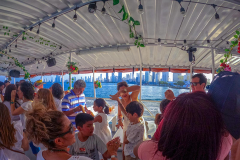 Baie de Carthagène : promenade en bateau au coucher du soleil avec danse et open bar