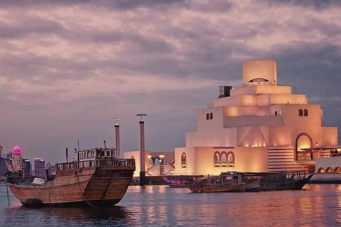 Doha: Traditionelle Dhow-Bootsfahrt mit Abholung und Rücktransfer