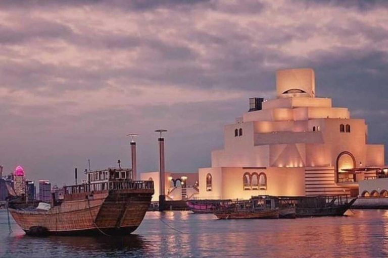 Doha: Traditionelle Dhow-Bootsfahrt mit Abholung und Rücktransfer