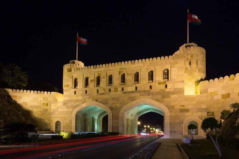 Muscat: Private City Tour with a Local Guide & Full Transfer