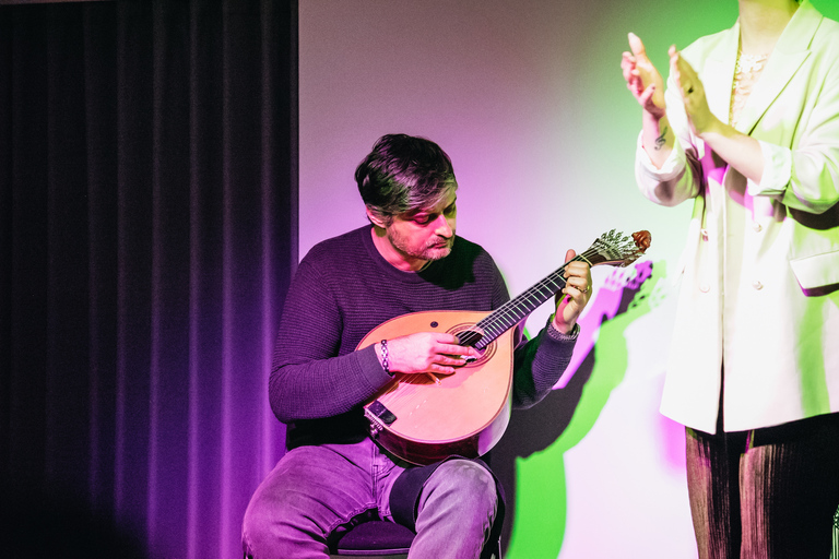 Porto: Concerto di Fado dal vivo con un bicchiere di Porto TawnyPorto: Concerto di Fado dal vivo con vino di Porto e audioguida