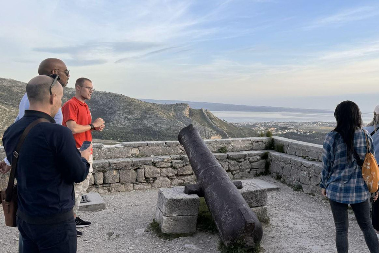 Split: Visita panorámica de la ciudad al atardecer en KlisExcursión nocturna al atardecer en Klis