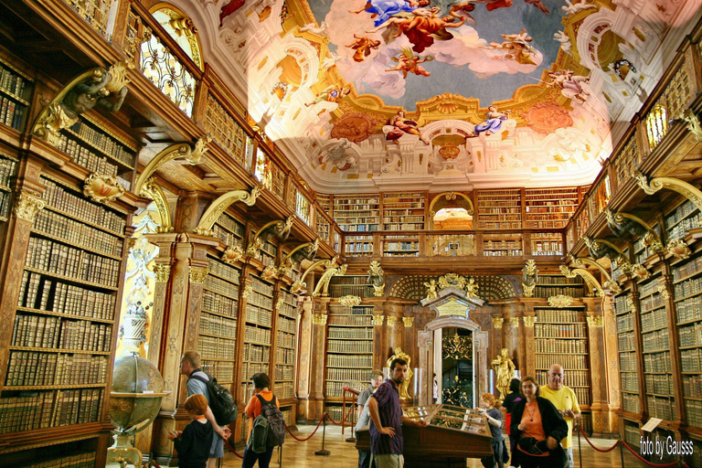 2 Castles and Melk Abbey: Private Guided tour from Vienna