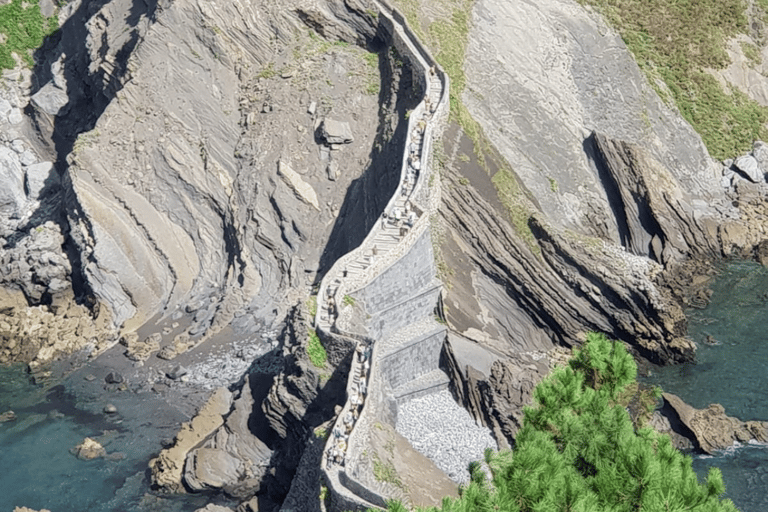 Bilbao Region: Dragonstone, Guggenheim & Michelin lunch Private tour option (English)