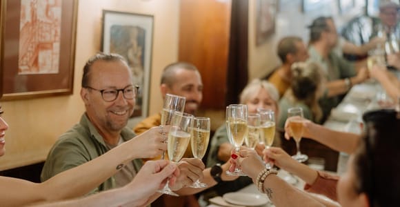Barcelona: Tapas, Wine & History Tour of the Old Town