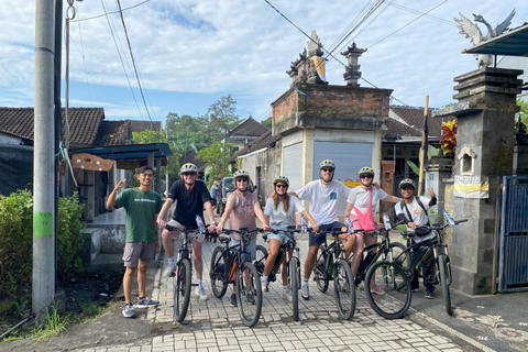 Ubud: Downhill-cykeltur med risfält, vulkan och måltidPrivat grupp