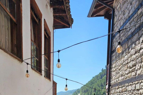 Von Durrës aus: BERAT DAY TOUR - &quot;Stadt der tausend Fenster&quot;