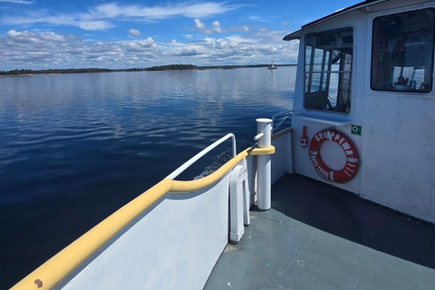 Port Dalhousie: Dinner Cruise on Lake Ontario with Bar
