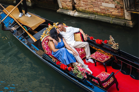 Venice With Professional Photographer Express Photoshoot in Rialto