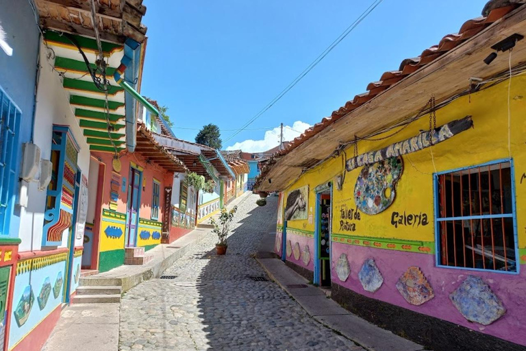 MEDELLIN: TOUR INGLÊS GUATAPE + PEÑOL VELHO + MALECON + BARCO RUMBERO