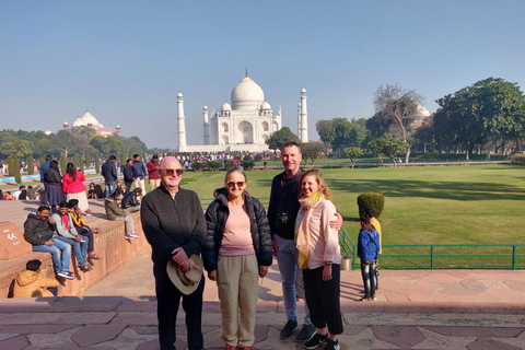 Delhi para Agra: Excursão ao Taj Mahal ao nascer do sol com trasladosTour particular saindo de Délhi - Carro, guia, ingressos e refeição 5 estrelas