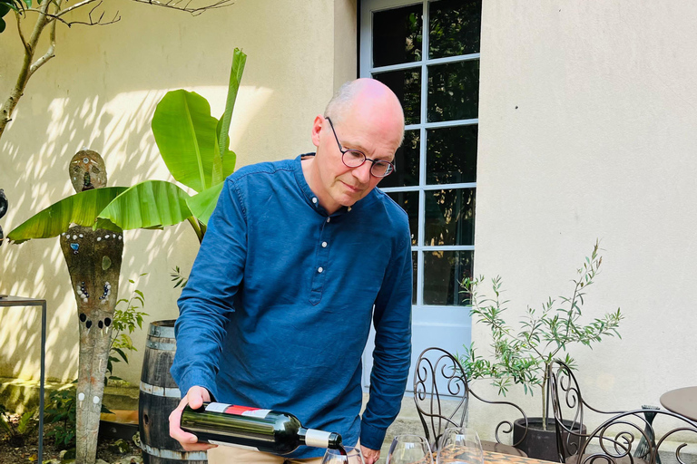 Blaye: the secrets of Blaye, wine, art, history and old cars