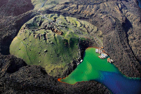 Vulcão de Santorini, fontes termais e passeio ao pôr do sol em OiaExcursão de 6 horas com traslado