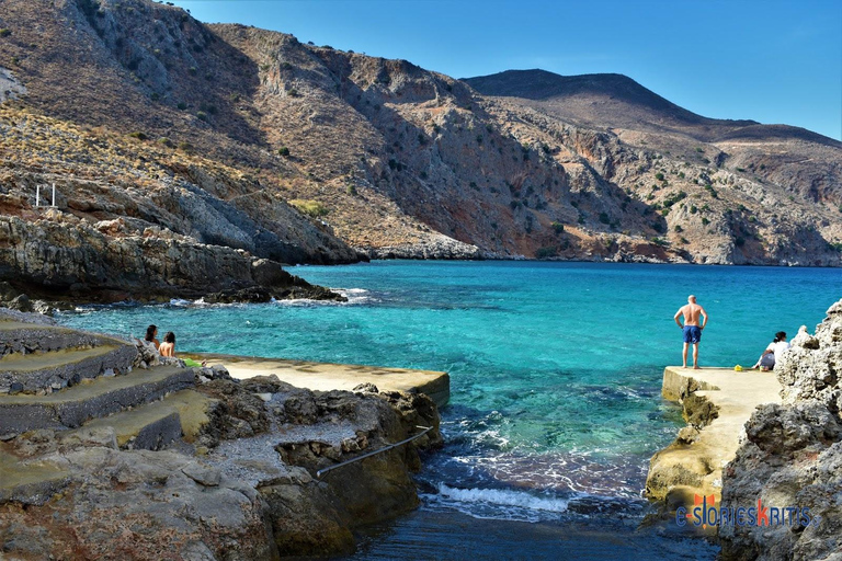 Crete: Almyrida Bay Self-Drive Boat Rental with Briefing Crete: SUNSET Almyrida Bay Self-Drive Boat Rental