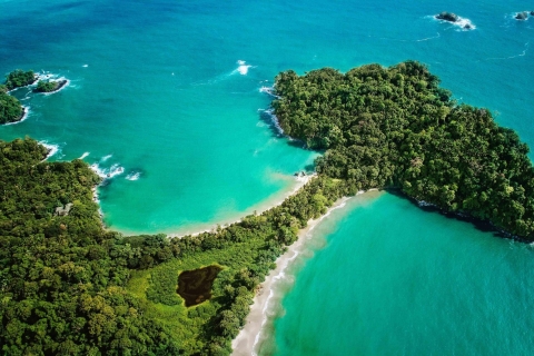 Manuel Antonio: Descubre los bosques tropicales y la arena blanca