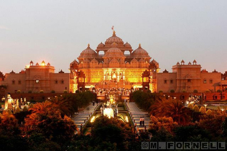 Delhi: 3-Hour Akshardham Temple Tour With Water & Light Show Tour With Exhibition Show, Boat Ride, Water and Light Show